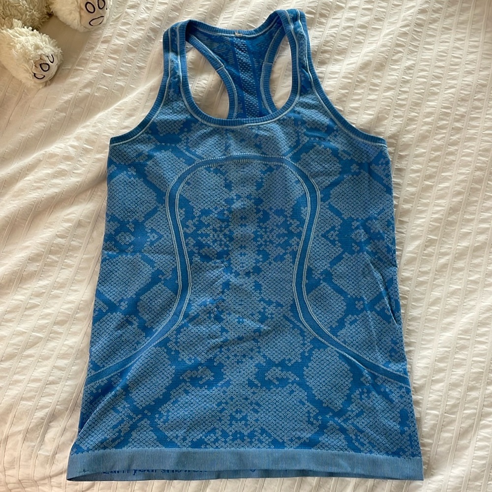 Lululemon top
